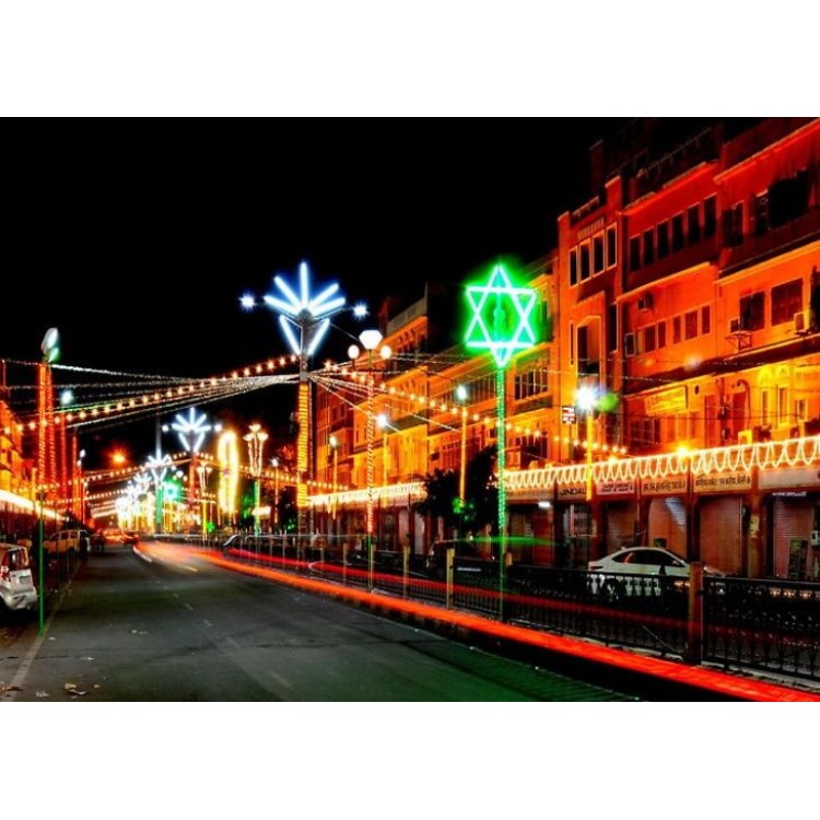 चंद्रयान, एफिल टॉवर ने दिवाली के दौरान लोगों को मंत्रमुग्ध कर दिया।